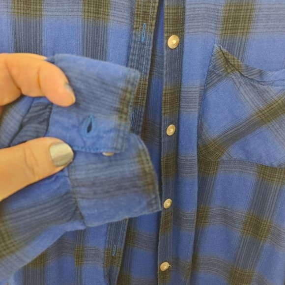 American Eagle Blue plaid button down shirt XL - Picture 3 of 6